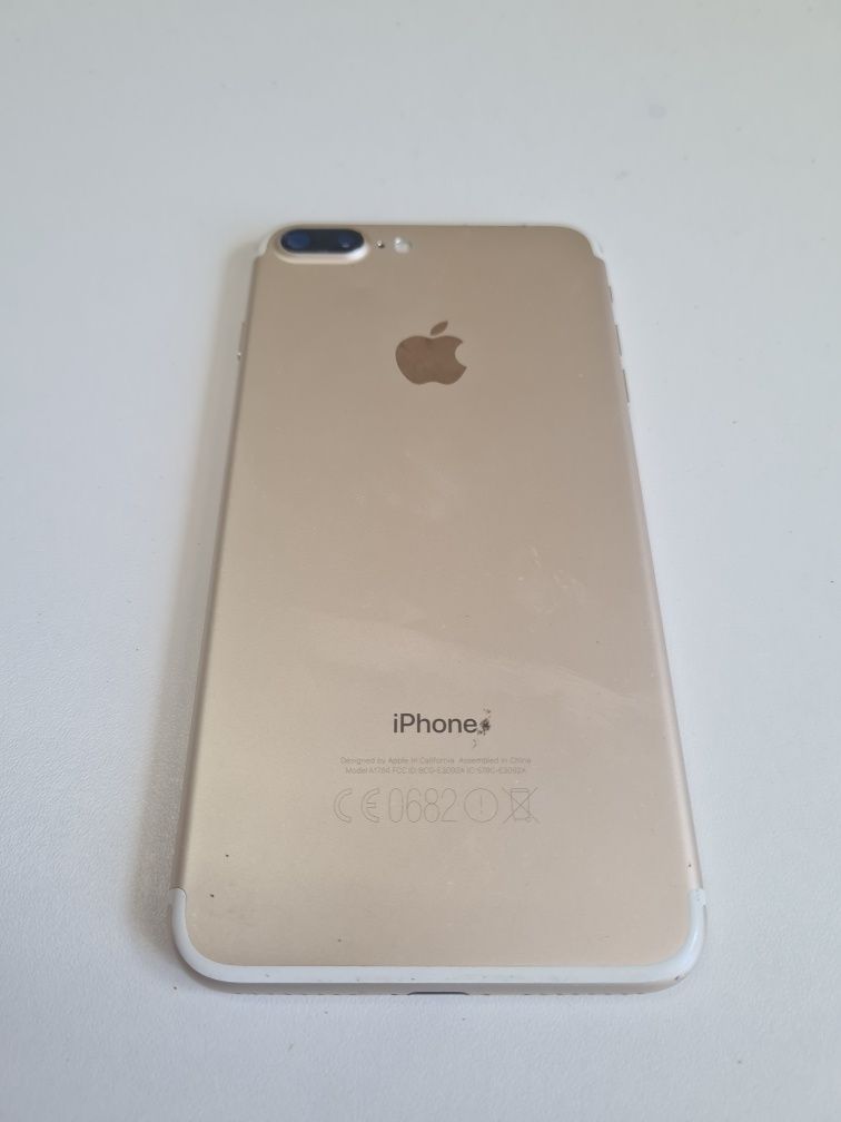 Продам iPhone 7 plus АКБ 100% состояние идеальное всё оригинал