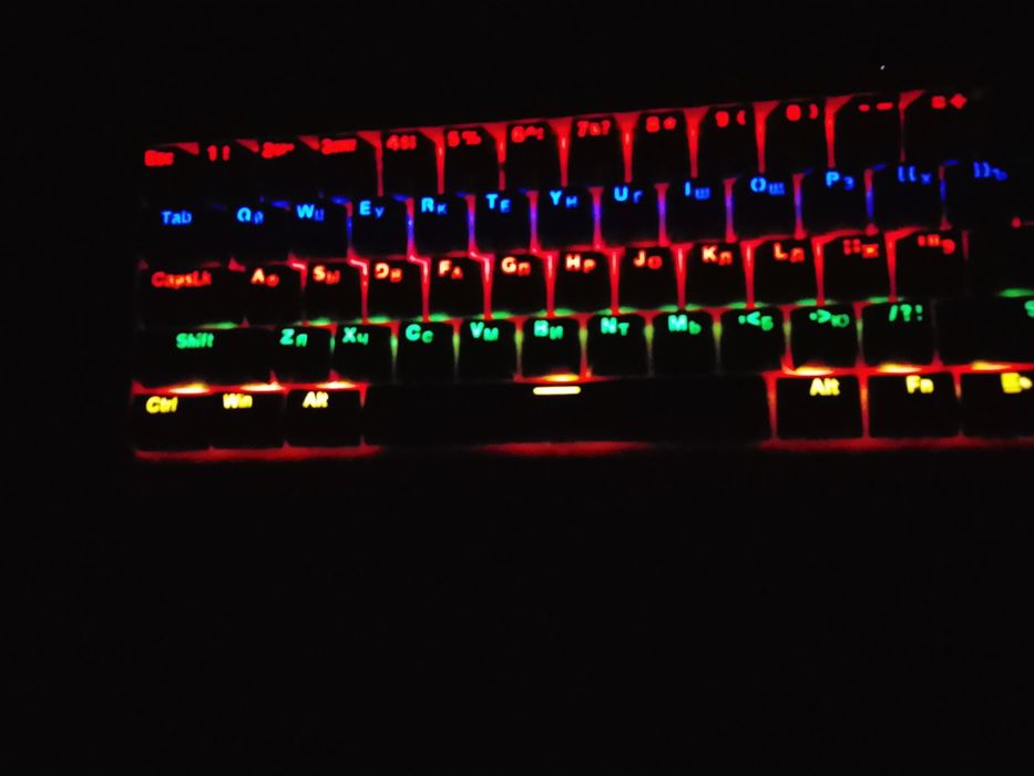 Продам клавиатуру