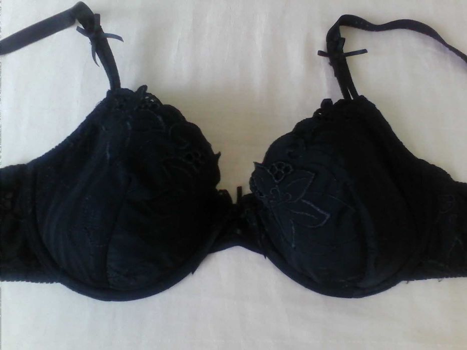 sutien dama cupa 75B frumos si unul alb/negru cupa 80C  99ron FIECARE
