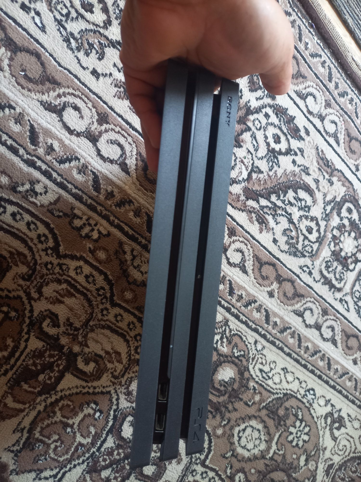 PS4 pro tiniq holati ideal yangi 1TB hotirasi plombasi bor 13ta o'yinl
