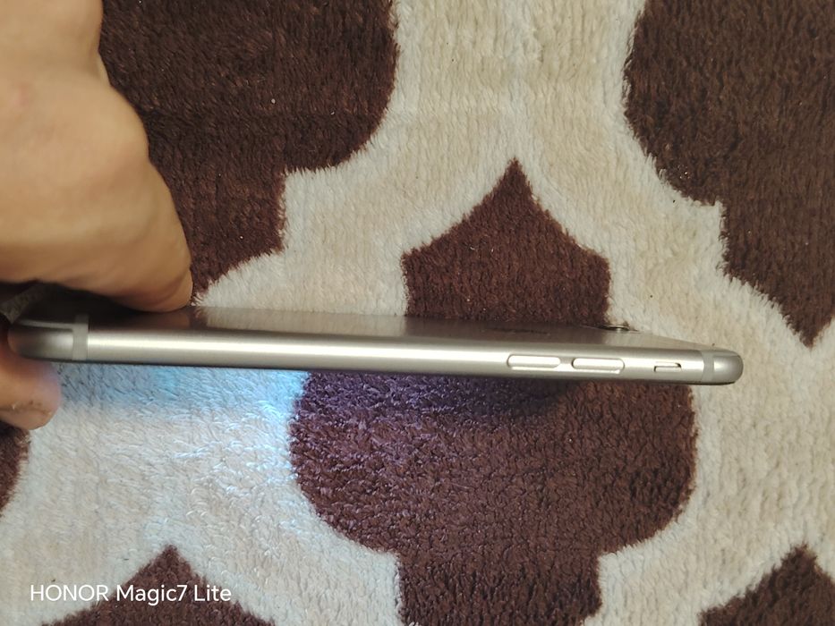 Vând iPhone 6 s preț 300 de lei negociabil