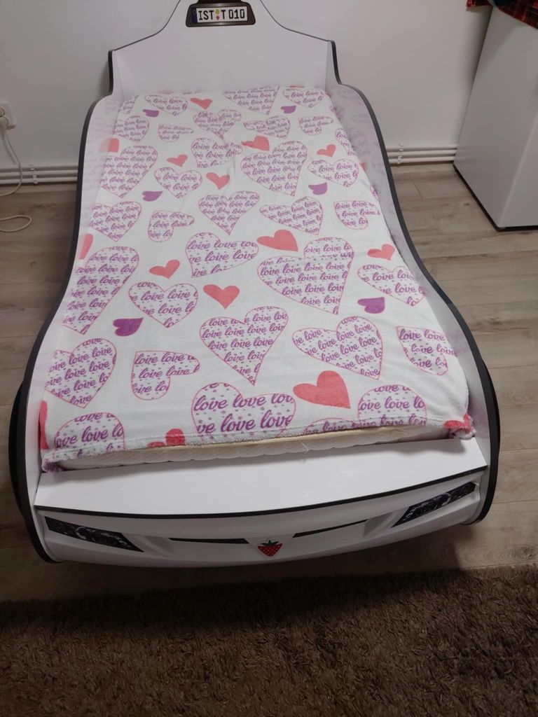 De vânzare pat mașină pentru copii