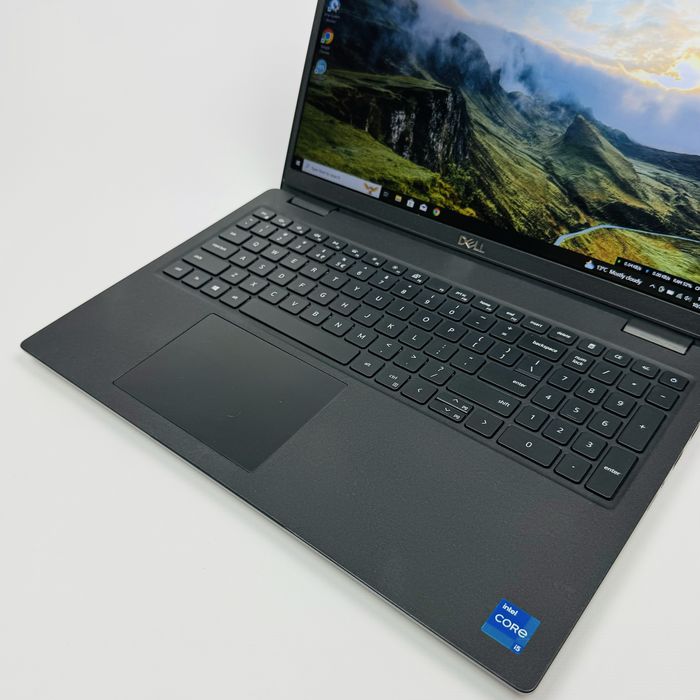 Dell Vostro 3520/15,6” IPS 120Hz/i5-1235U 4,40GHz/512GB NVMe/8GB RAM