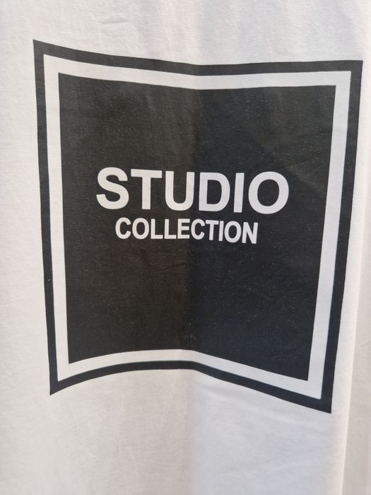 Спортно-елегантна дамска тениска - бяла с черни елементи, пайети