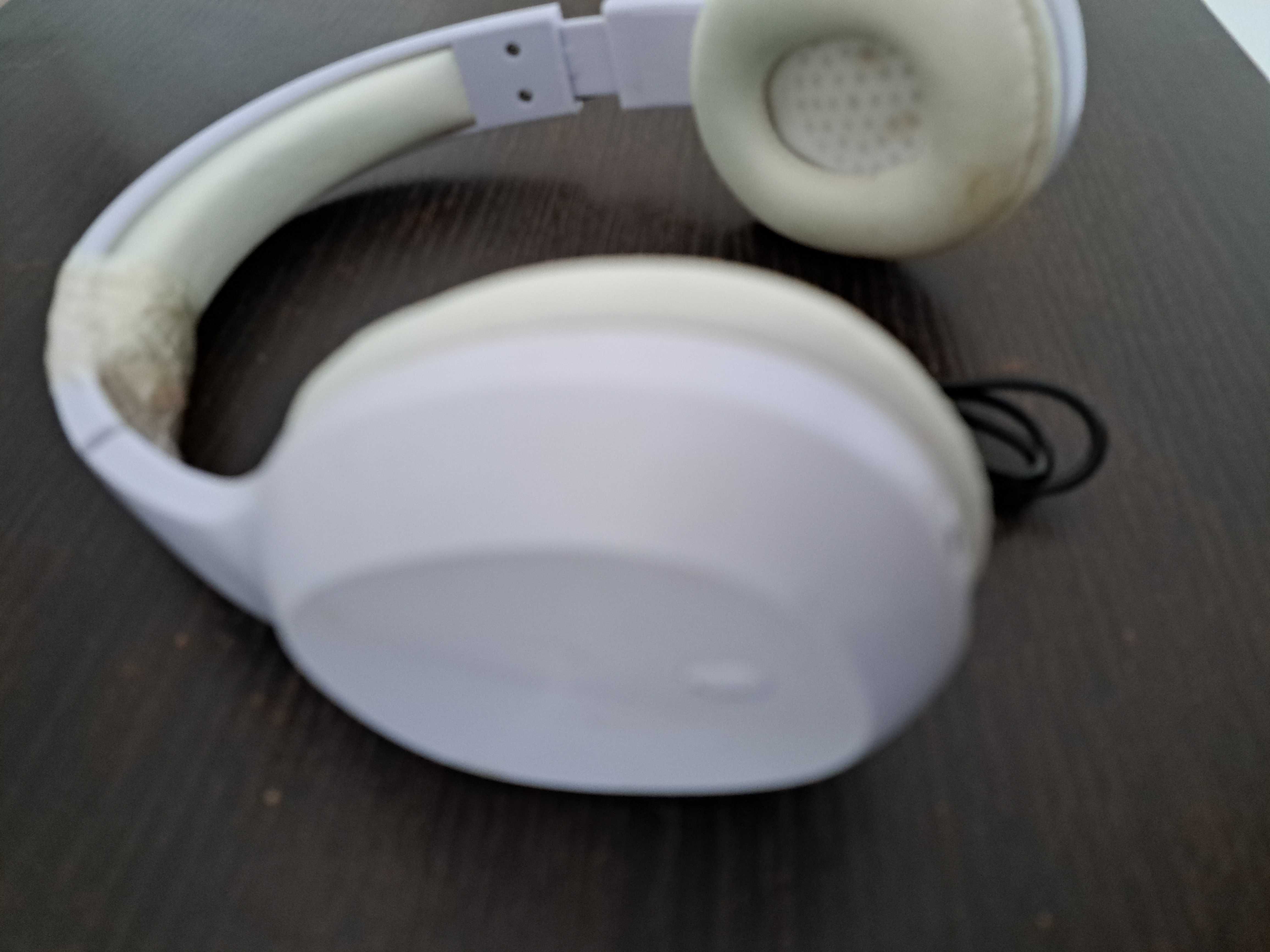 Подарявам bluetooth слушалки