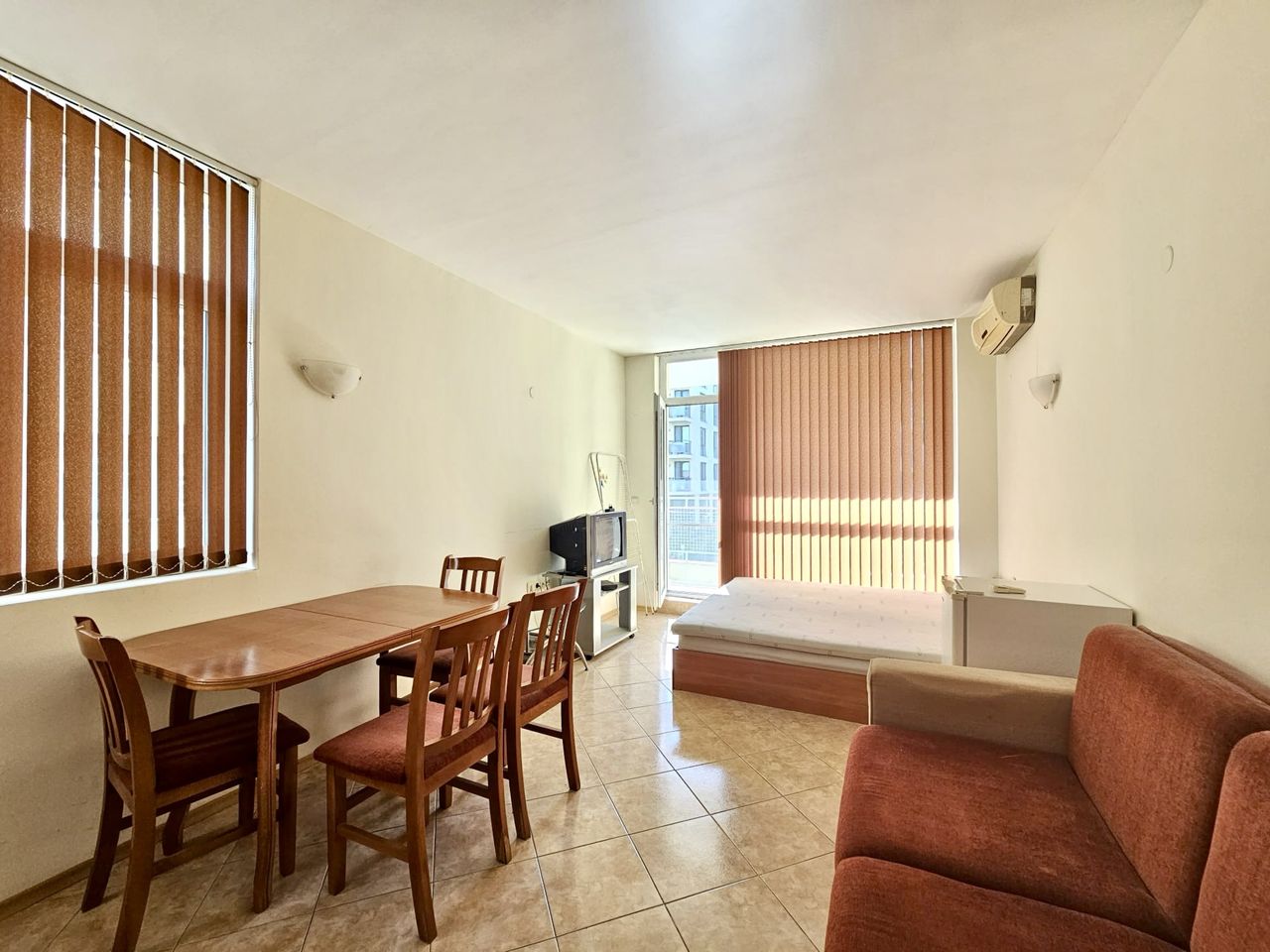 Продава се Едностаен апартамент в к.к. Слънчев бряг - 43 кв.м за 1094 €/кв.м - Снимка #1
