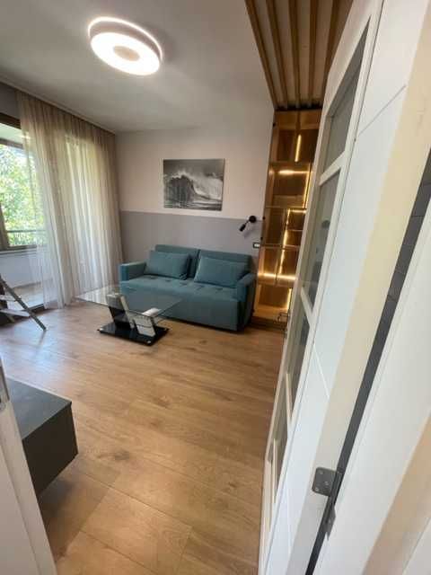 Дава се под наем Тристаен апартамент в Варна, Общината - 70 кв.м за 850 € - Снимка #2