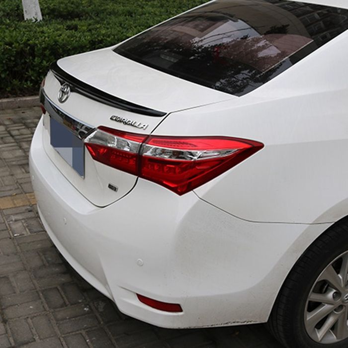 Спойлер зад багажника Toyota Corolla