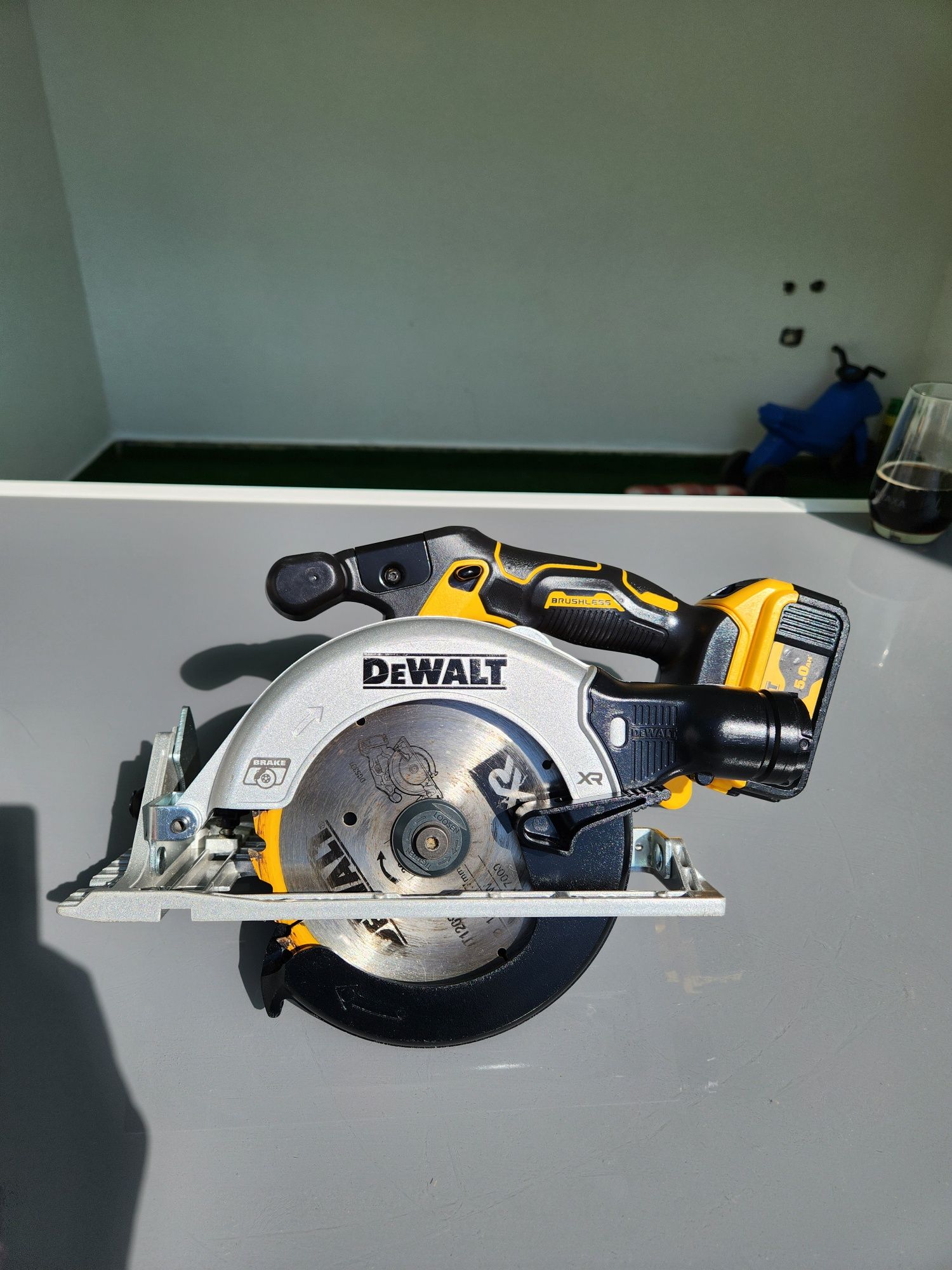 Circular Dewalt DCD-565