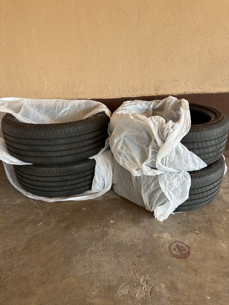 Anvelope Bridgestone 215 45 18