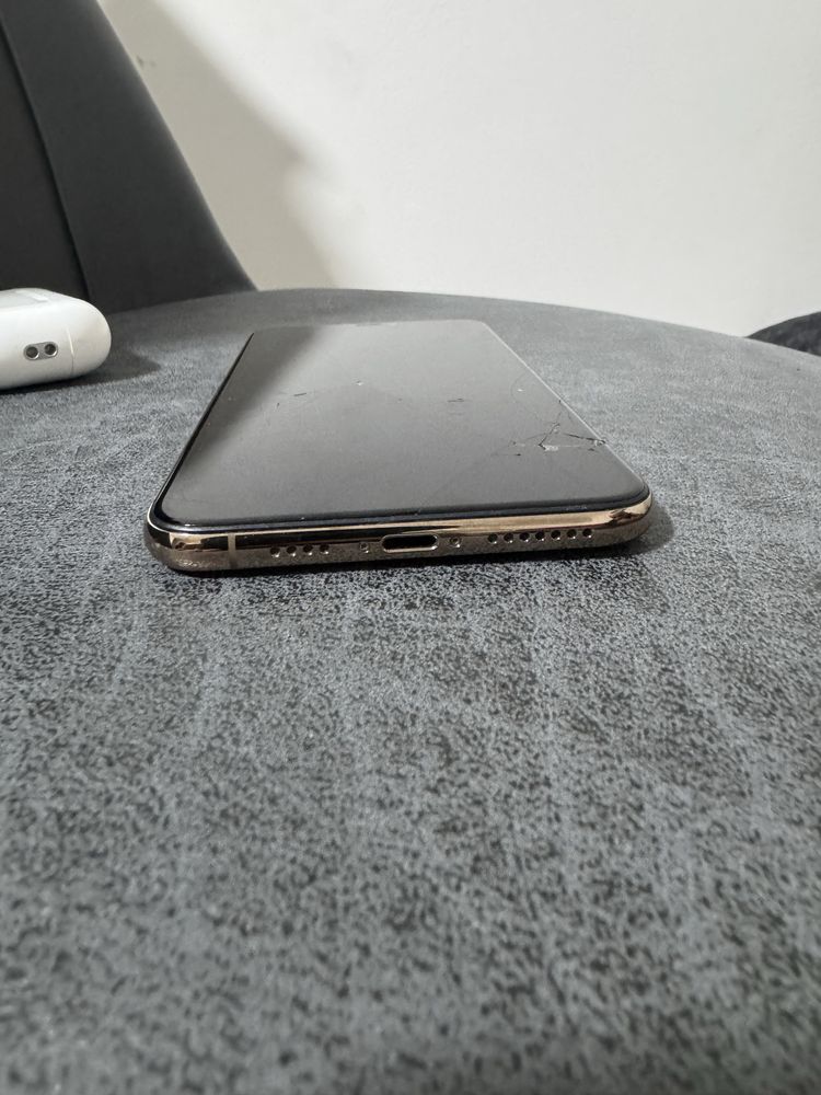 Iphone XS max sotiladi 128 GB Gold LL/A.