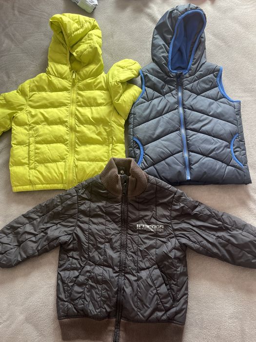 Vand geaca ,vesta 3- 4 ani toate 55 ron