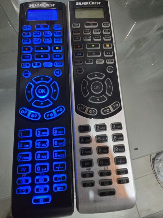 Vând telecomanda universal SilverCrest