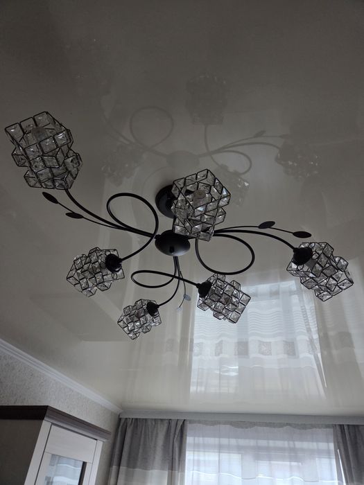 Продам люстру в зал,спальню