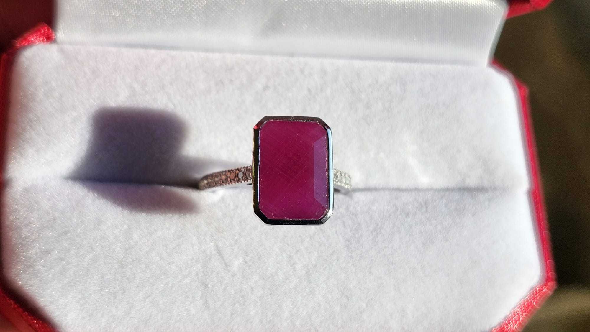 Inel din aur alb 14K cu rubin natural netratat de 6.26 ct și diamante