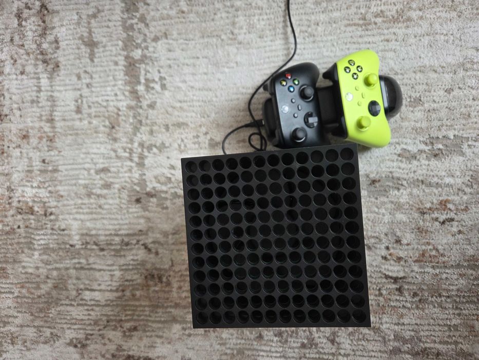 Xbox Series X (2 контролера и зарядна станция)