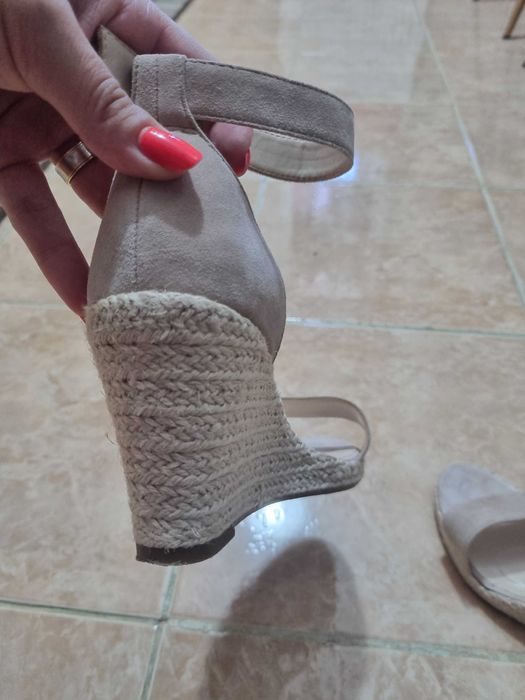 Sandale bej cu platforma