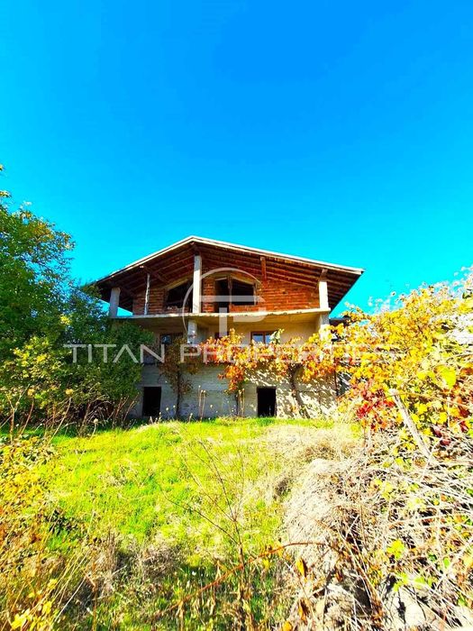 Двуетажна къща в Беловица