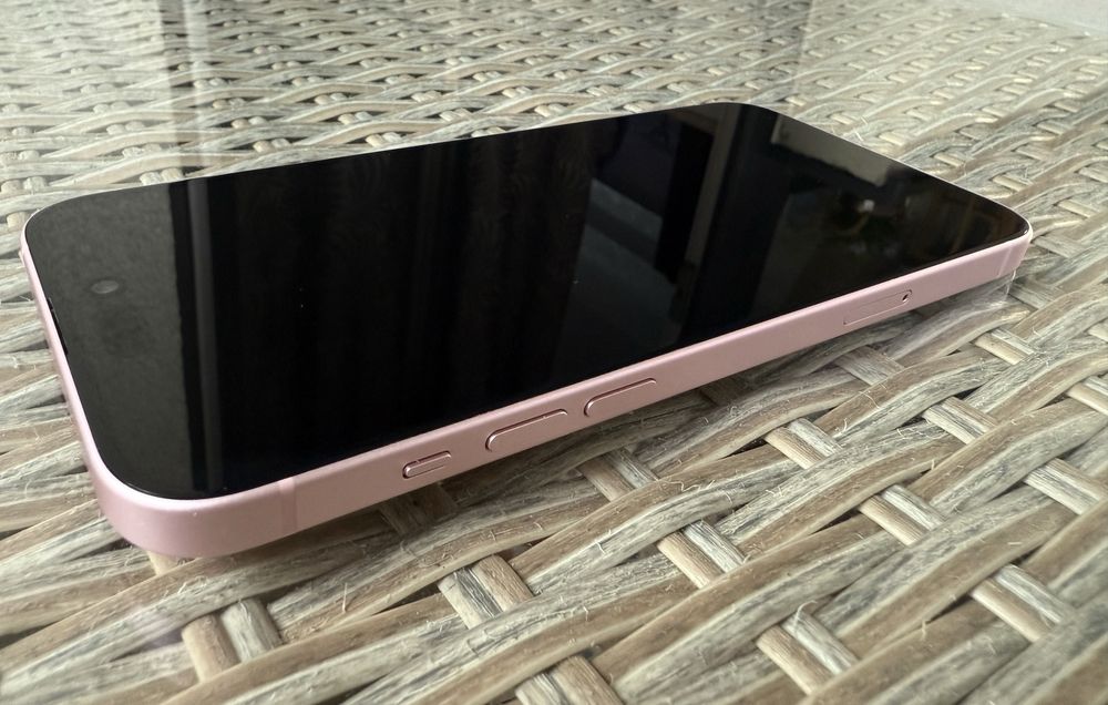 iPhone 15 Plus PINK - 128GB - IMPECABIL ! BATERIE 95% + 4 HUSE CADOU