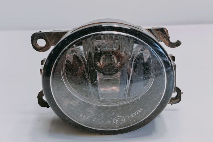 Proiector Ceata  Cu mic defect 8200074008 Dacia Logan a 2-a generatie