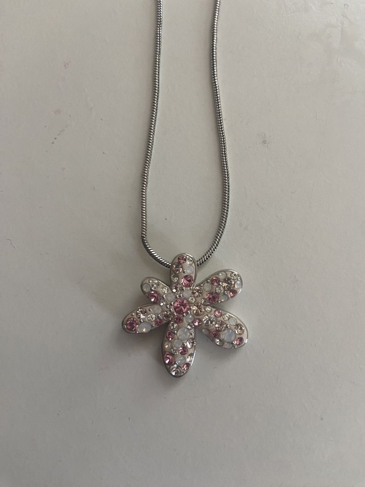 Колие с Розово цвете Swarovski с малки цветни кристали