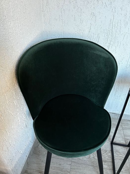 Луксозен велурен стол - тъмно зелен