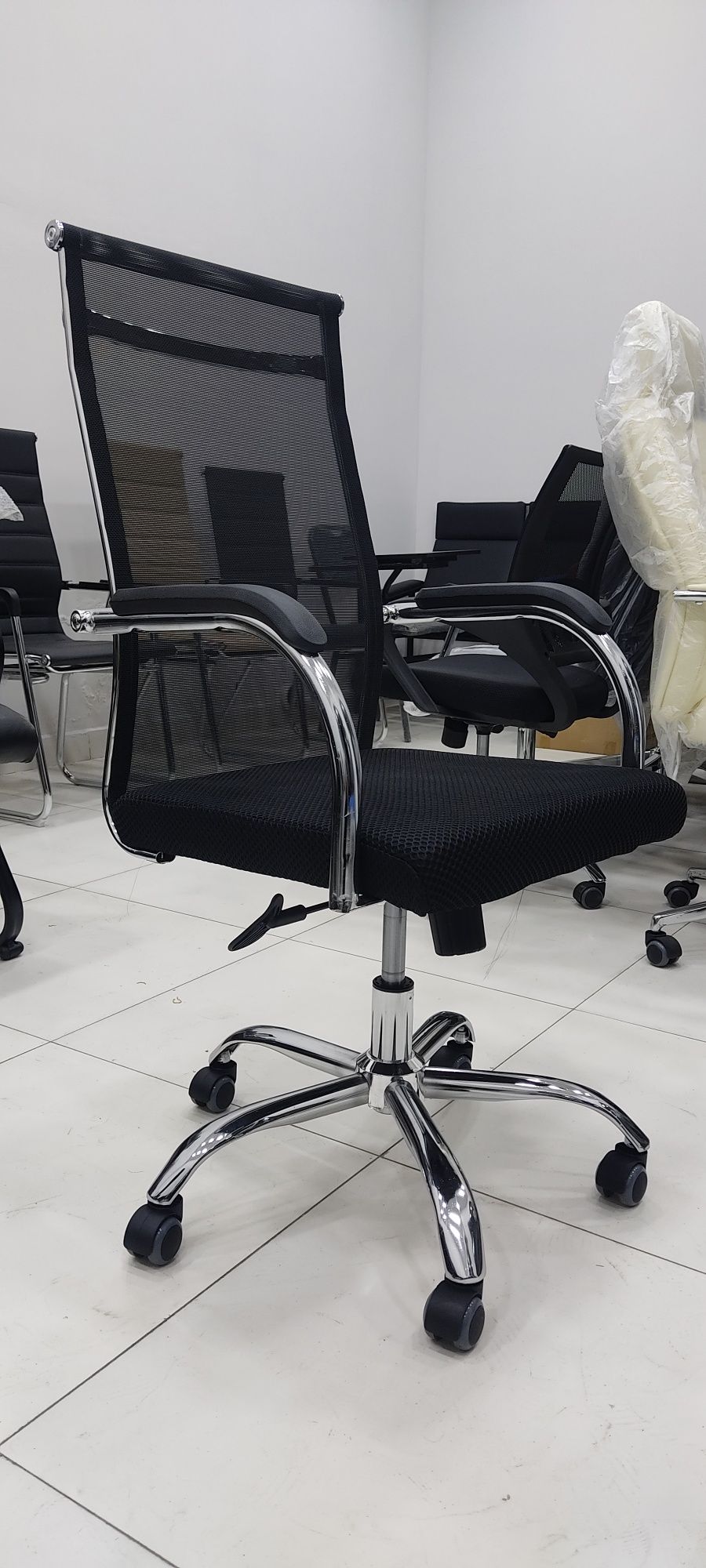 Офисное сеточное кресло модель 1101