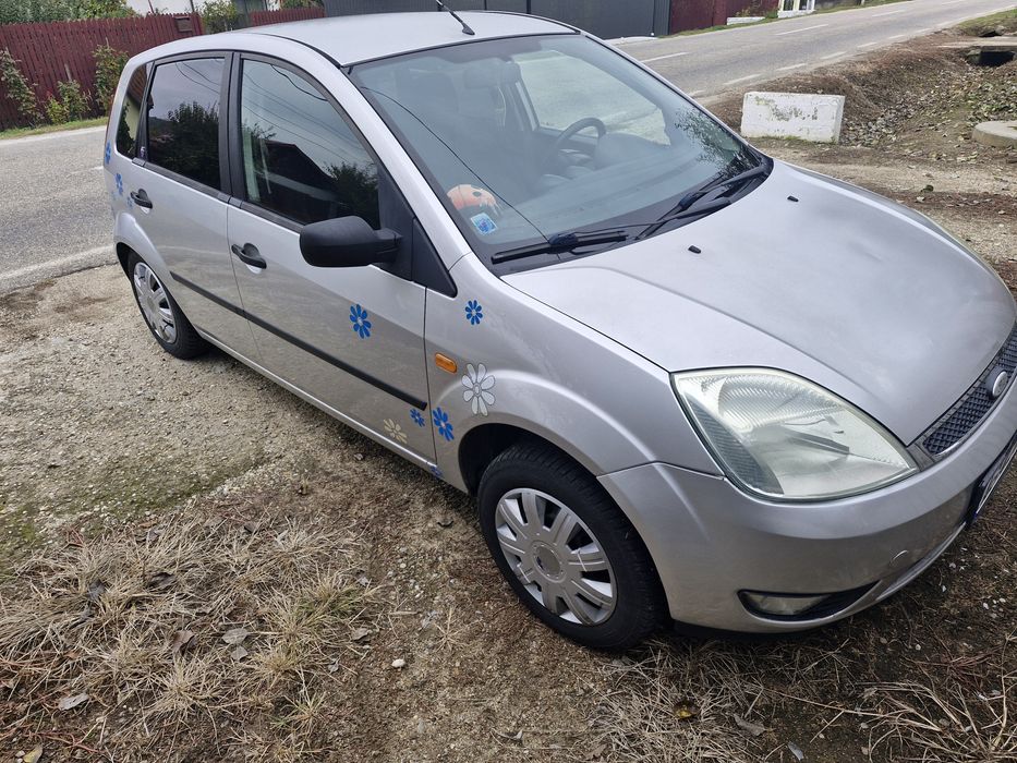 vând Ford Fiesta