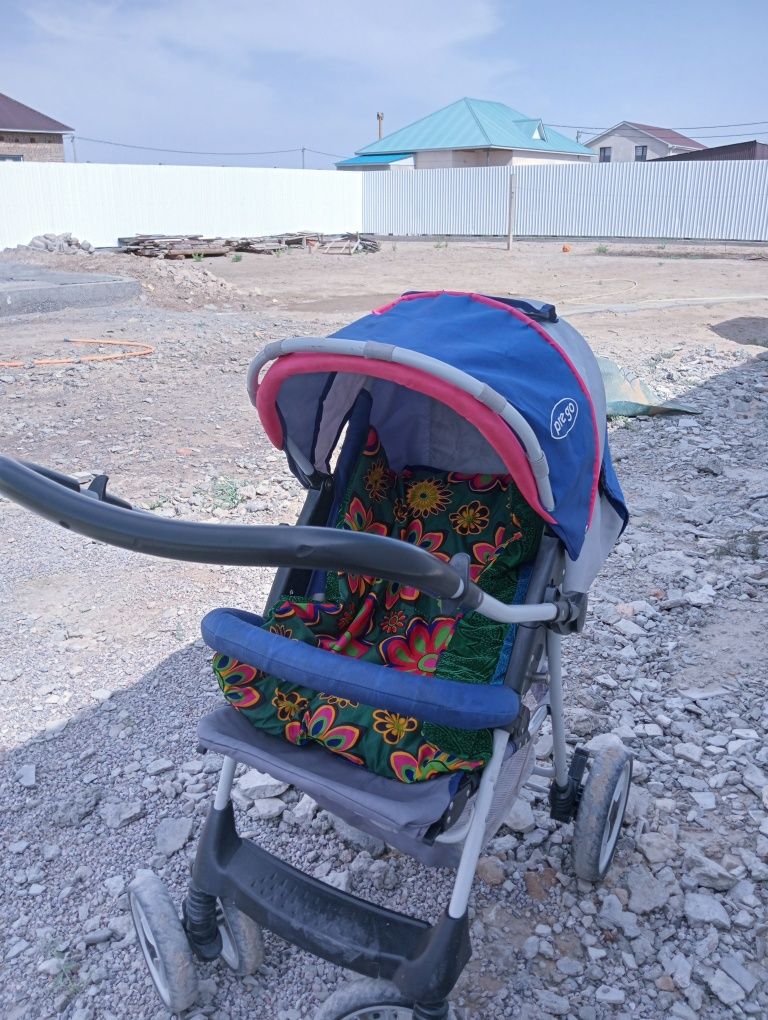 Коляска сатылады.