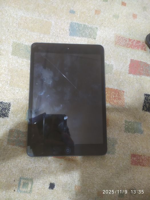 Продам iPad работает