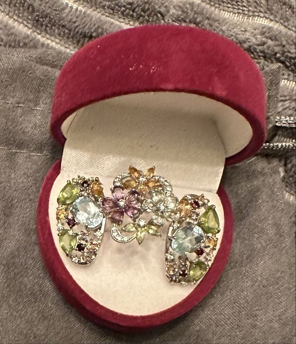 Продам набор из серебра и самоцветов