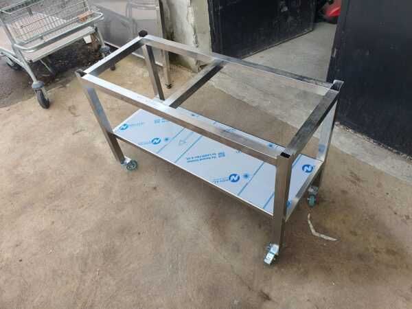 Suport mobil cu polita si roti 1100x450x850mm