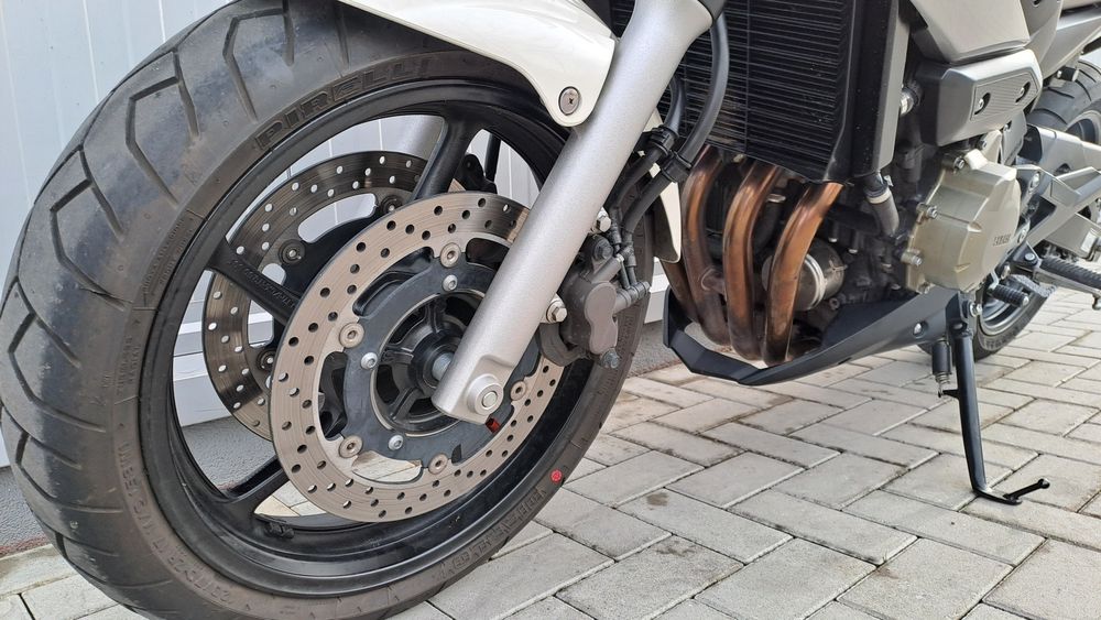 Yamaha Xj6 an 2009 leo vince