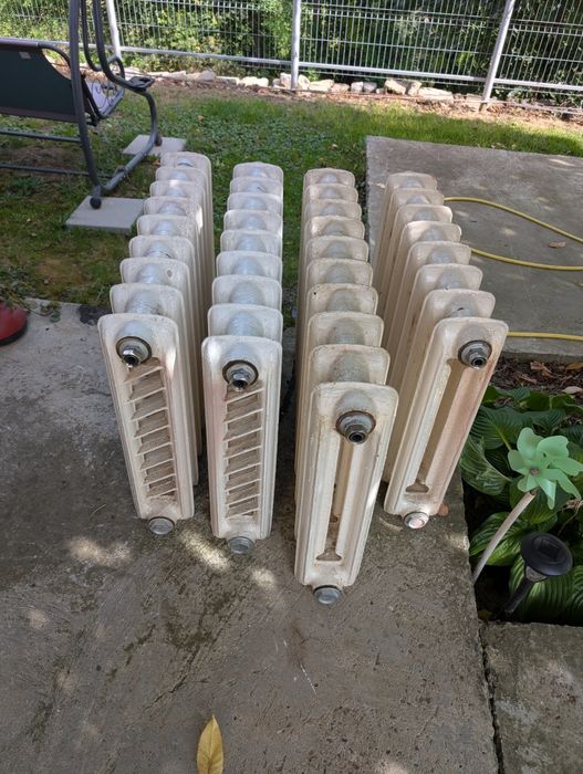 Vând calorifere din fontă