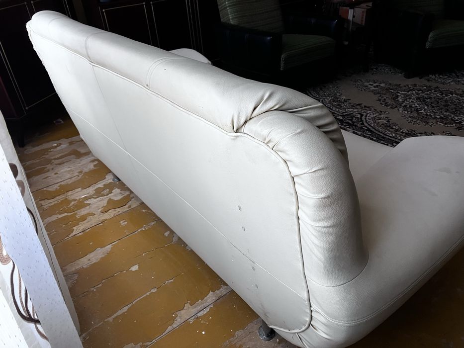 Canapea piele, utilizat -Comlosu Mic, Timis