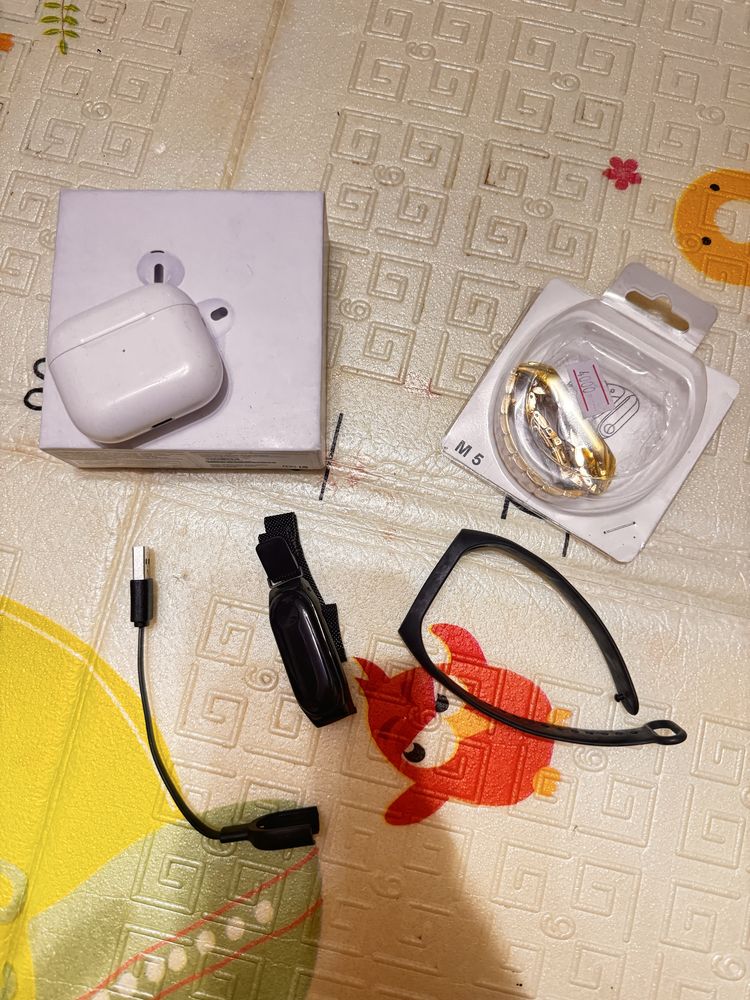 Часы универсальные и Airpods ,Чехлы