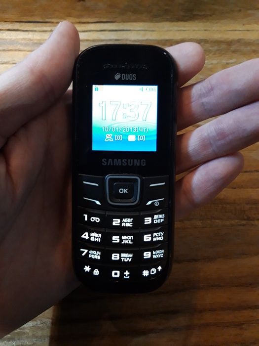 Кнопочный телефон Самсунг