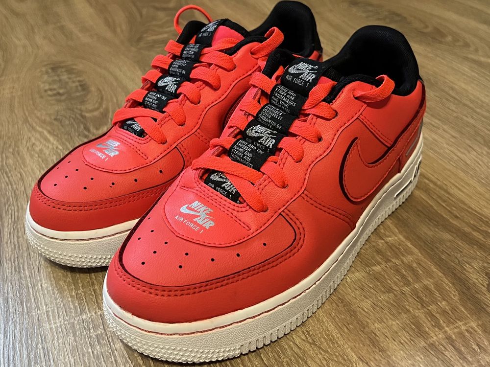 Nike Air Force 1 LV8 Laser Crimson