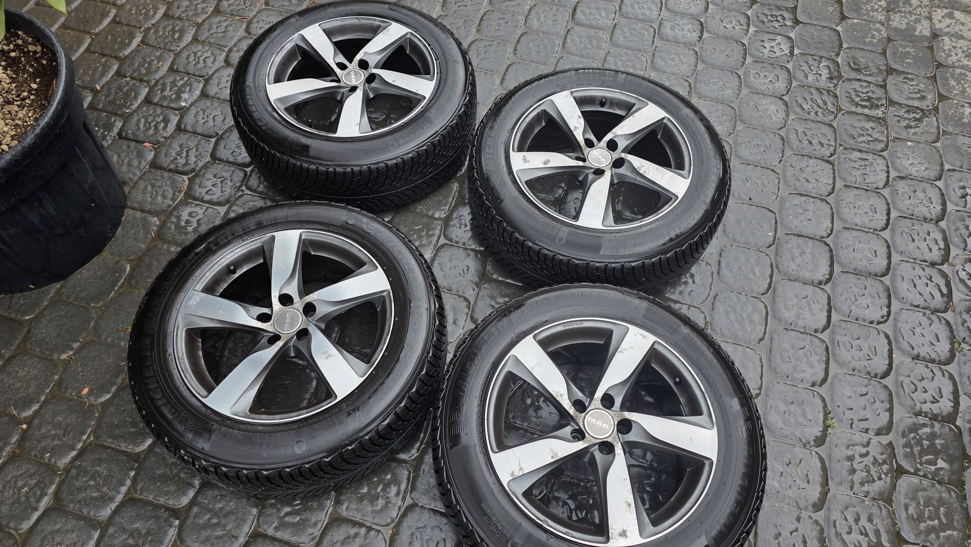 Anvelope de iarnă Michelin + Jante Aliaj Mak 18"
Pilot Alpin 5 Suv 2