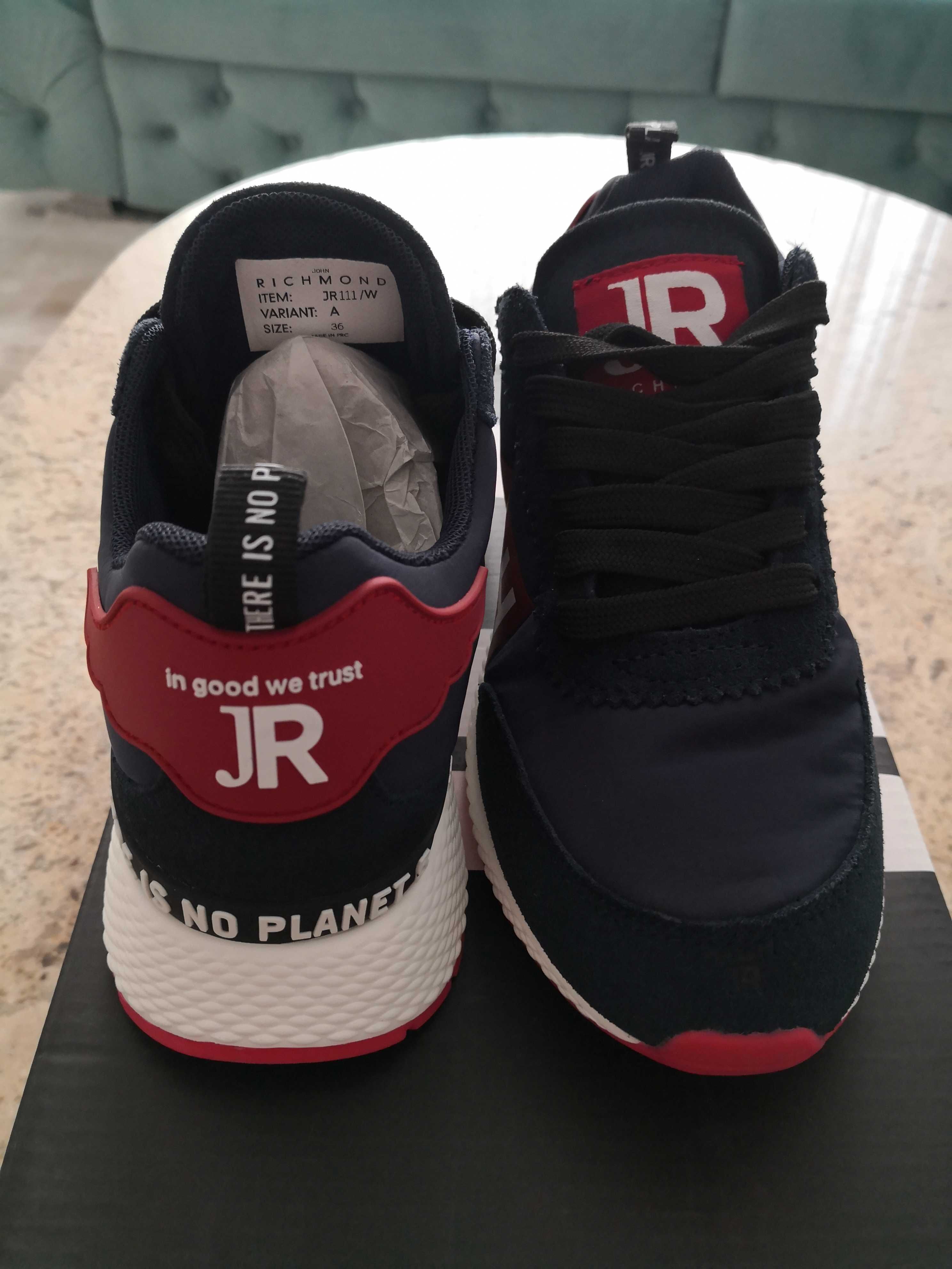 Vând Sneakers John Richmond Noi