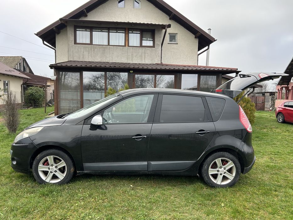 Vand Renault Scenic an 2009 decembrie motor 1.6 16v cu gpl
