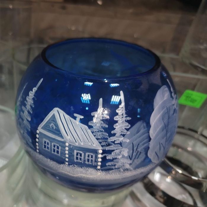 Конфетница с интересным зимним рисунком