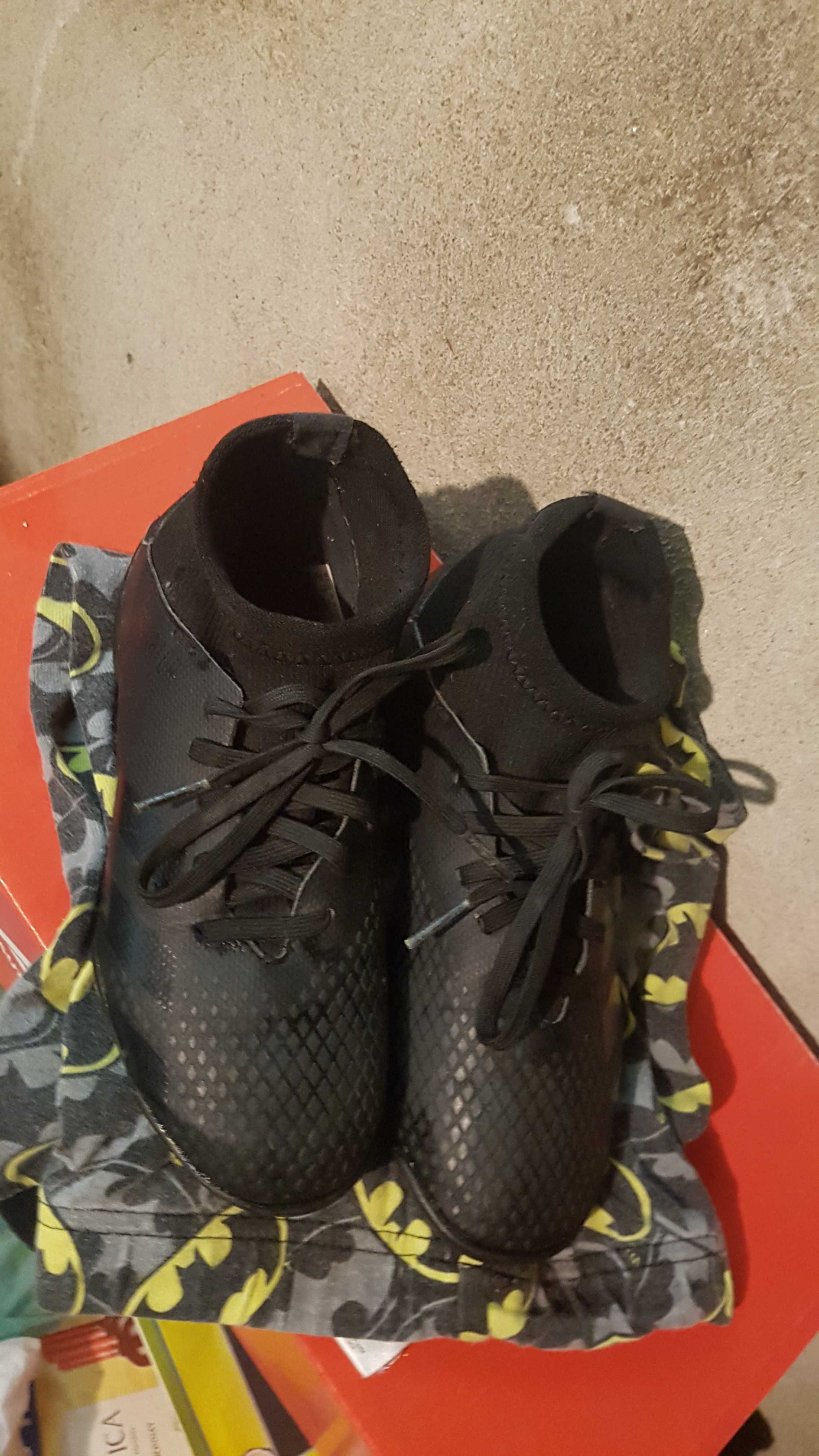 Футболни обувки Adidas Predator - 33 номер