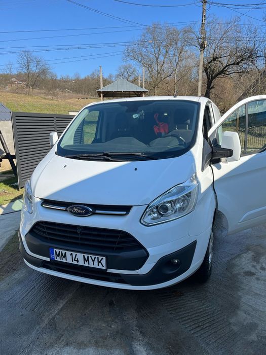 Vând ford custom 2015