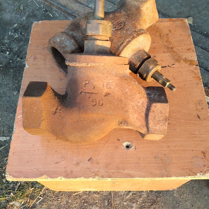 Продам вентили чугунные  новые диаметр 50