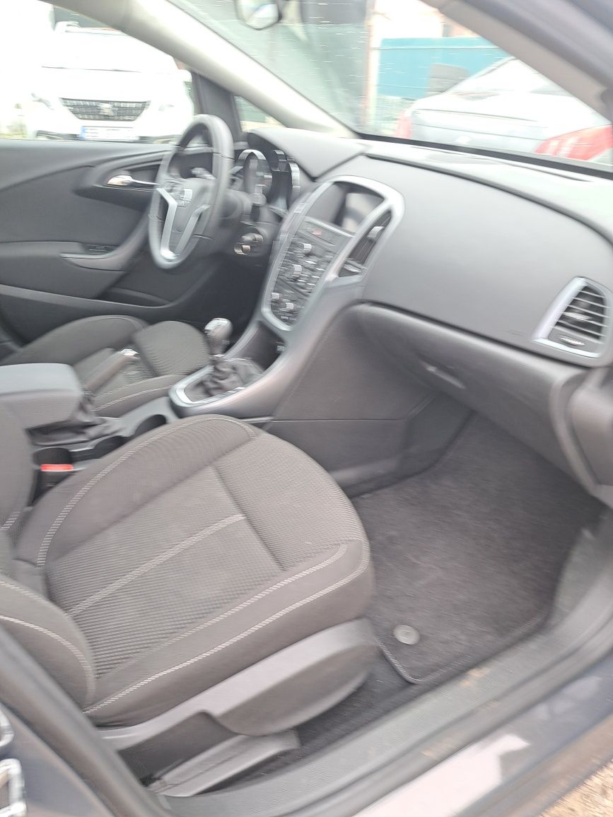 Dezmenbrez opel astra J 1.6 cdti B16DTH  orice piesa