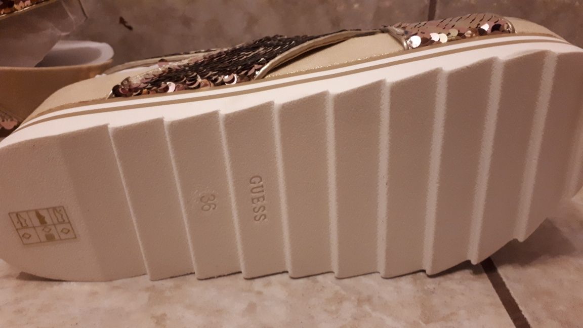 Sandale platforma Guess