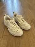Adidasi Guess marime 43