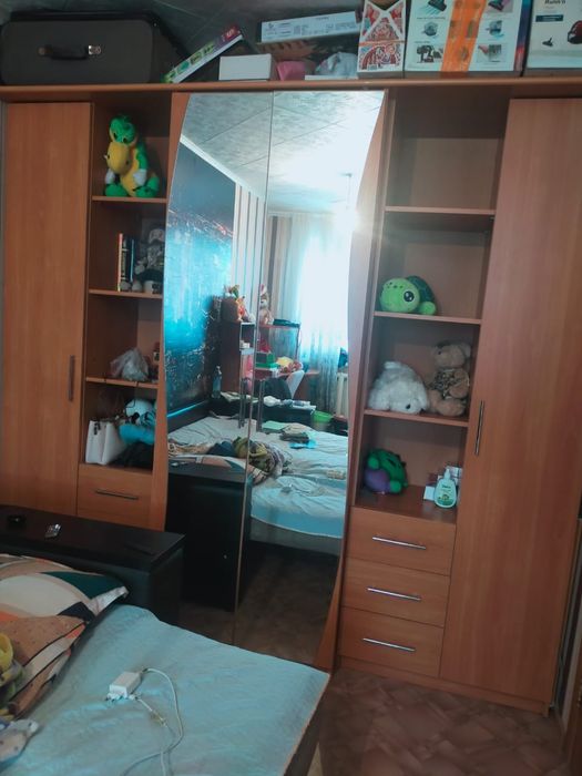 Срочно!!! Продам большой шкаф в хорошем состоянии!