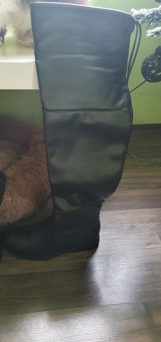 Черни кожени ниски ботуши чизми над коляното